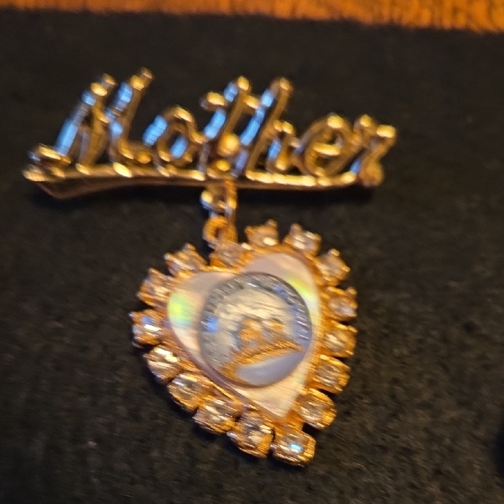 Assorted Brooch and Pin Collection - Picture 3 of 8